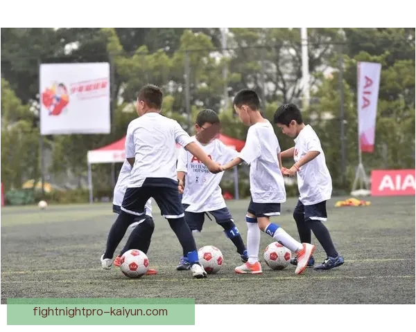 足球夏训营持续吸引新星，提升球技备受关注