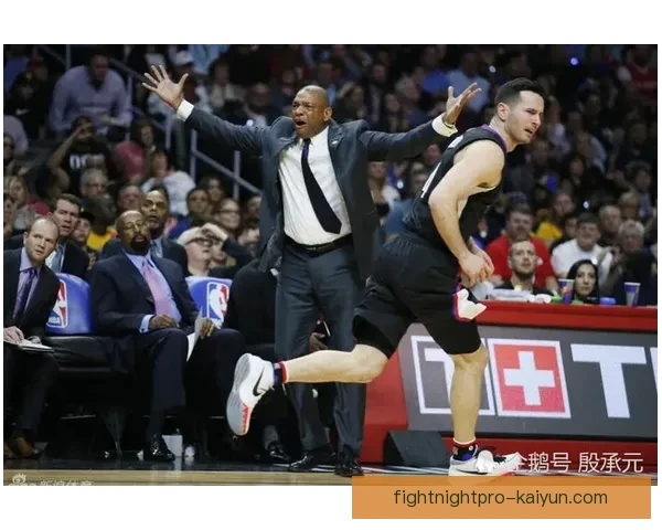 Foden 在新赛季展现强悍临场应变能力，表现备受关注